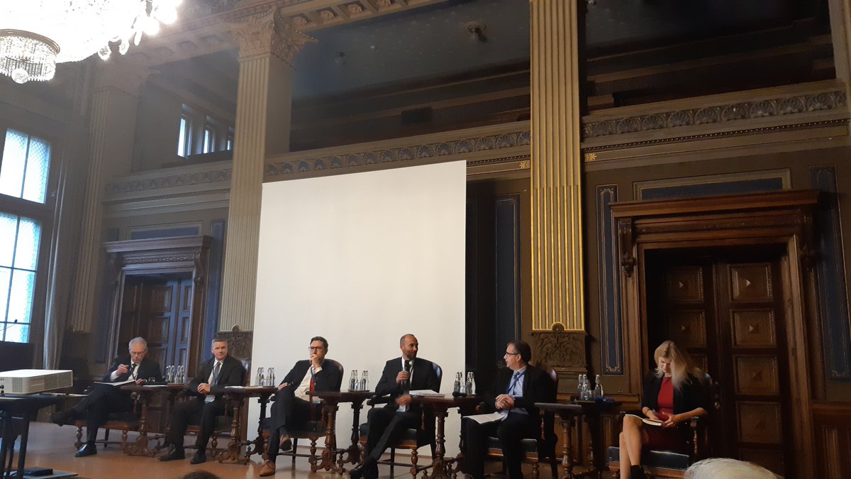 Leonardo_live's tweet photo. Last week we had the pleasure to attend the High Level Conference where we discussed among other topics, about programmes related to Medium and High altitude #unmanned systems with #ArtificialIntelligence enhanced sensors to achieve information superiority https://t.co/qgAKfAXQ4d