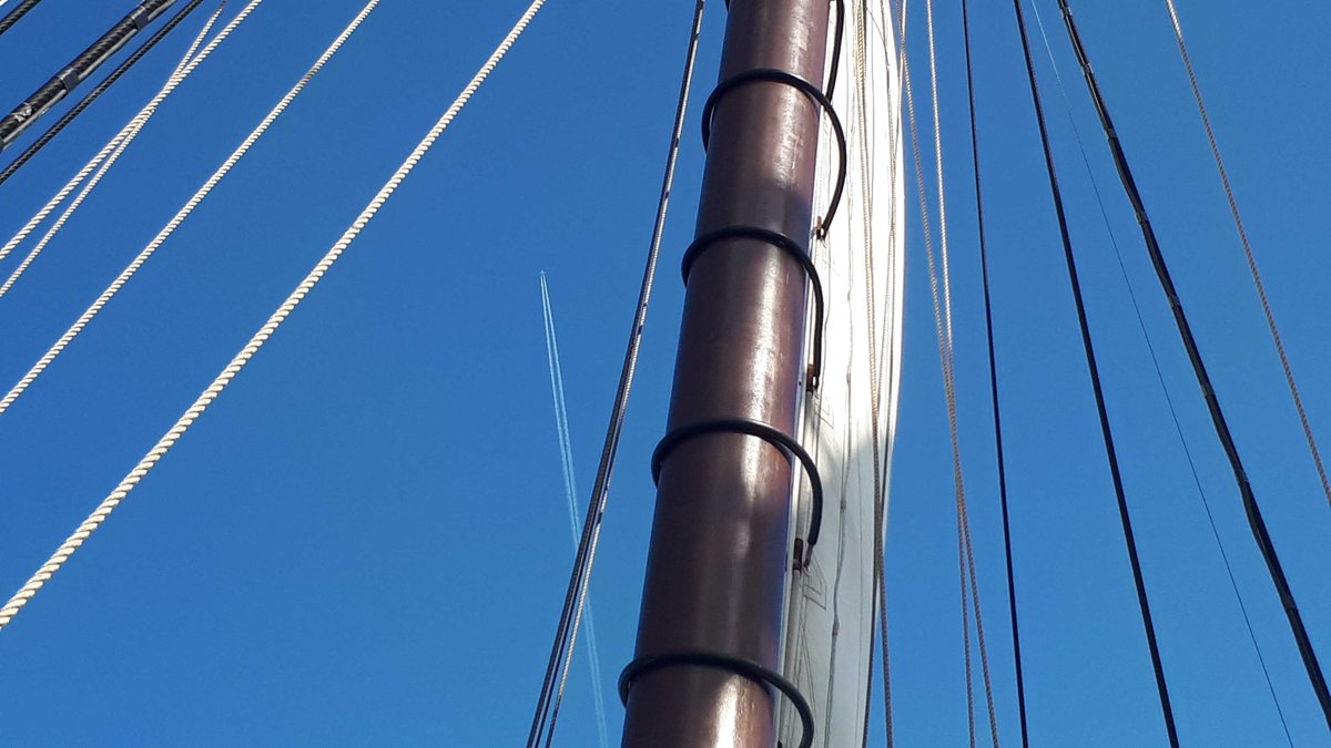 railtothecop's tweet image. ✈️vs.⛵️- Where would you rather be?  #travelslow #flyless #COP25 #ClimateActionNow