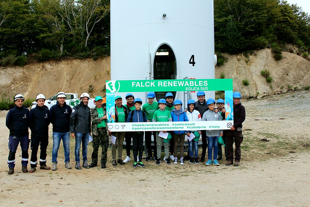 Renantis_'s tweet photo. "The breath of all the people in the town" (Vladimir, 17 years-old) may not move a wind turbine, but gives us the greatest energy. Thanks Argentano's San Marco Seminary for your site visit! #thepowerofourplants #renewables4thefuture #opensite #sansostene https://t.co/BUjnBWCbEt