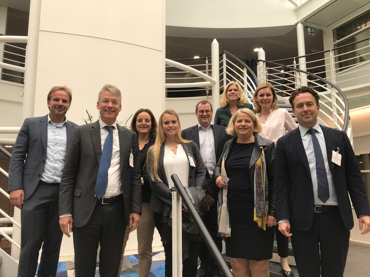 SG Maarten Camps was vanmiddag op bezoek bij <a href="/Amgen/">Amgen 🧪🔬🧬</a>, een voorloper op het gebied van resultaatgericht behandelen. ‘Goed dat partijen als #Amgen zich actief mengen in het maatschappelijke debat over nieuwe geneesmiddelen en de toegankelijkheid hiervan'.