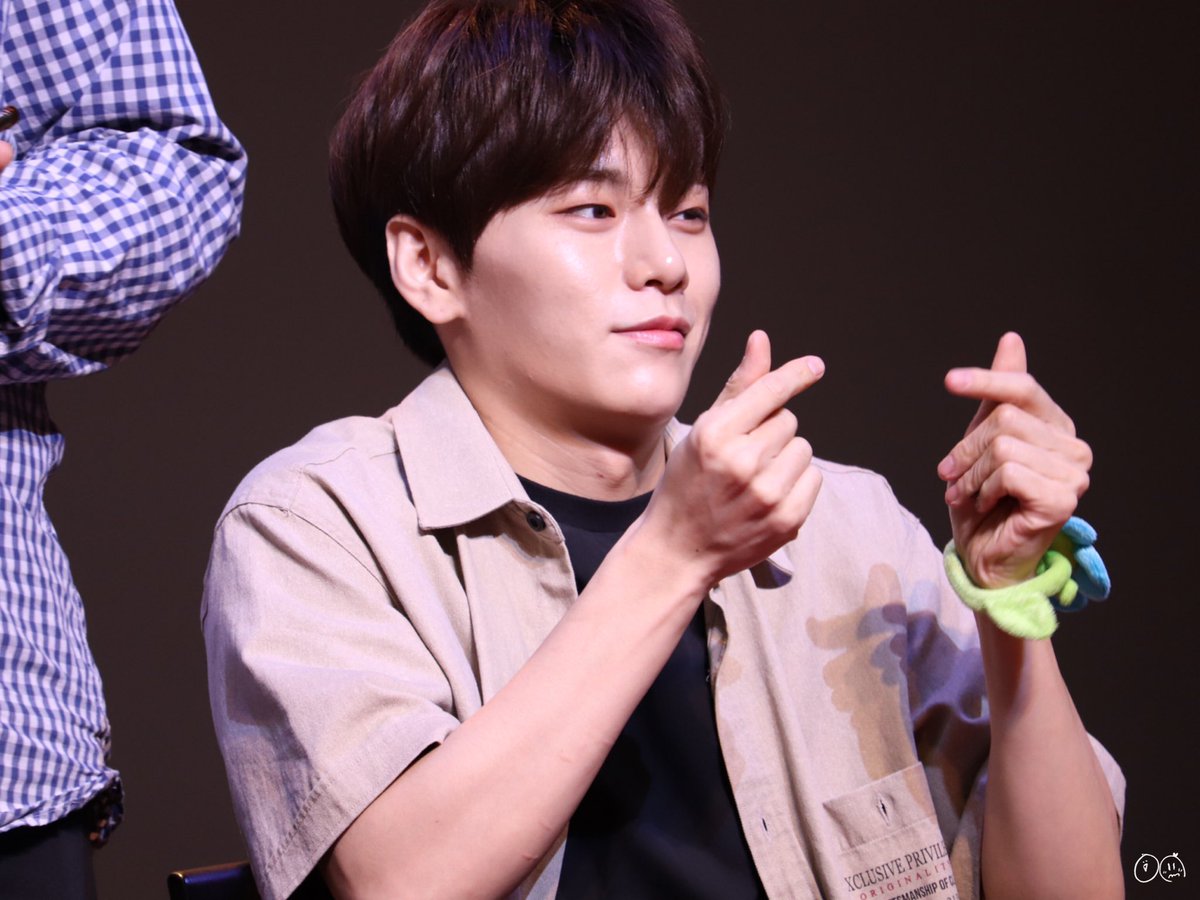 Angel_Kenta110's tweet photo. 190825 노량진 CTS 팬싸인회 JBJ95 SPARK

#켄타 #상균 #타카다켄타 #김상균 #ケンタ #サンギュン https://t.co/PHVwmUtgnm
