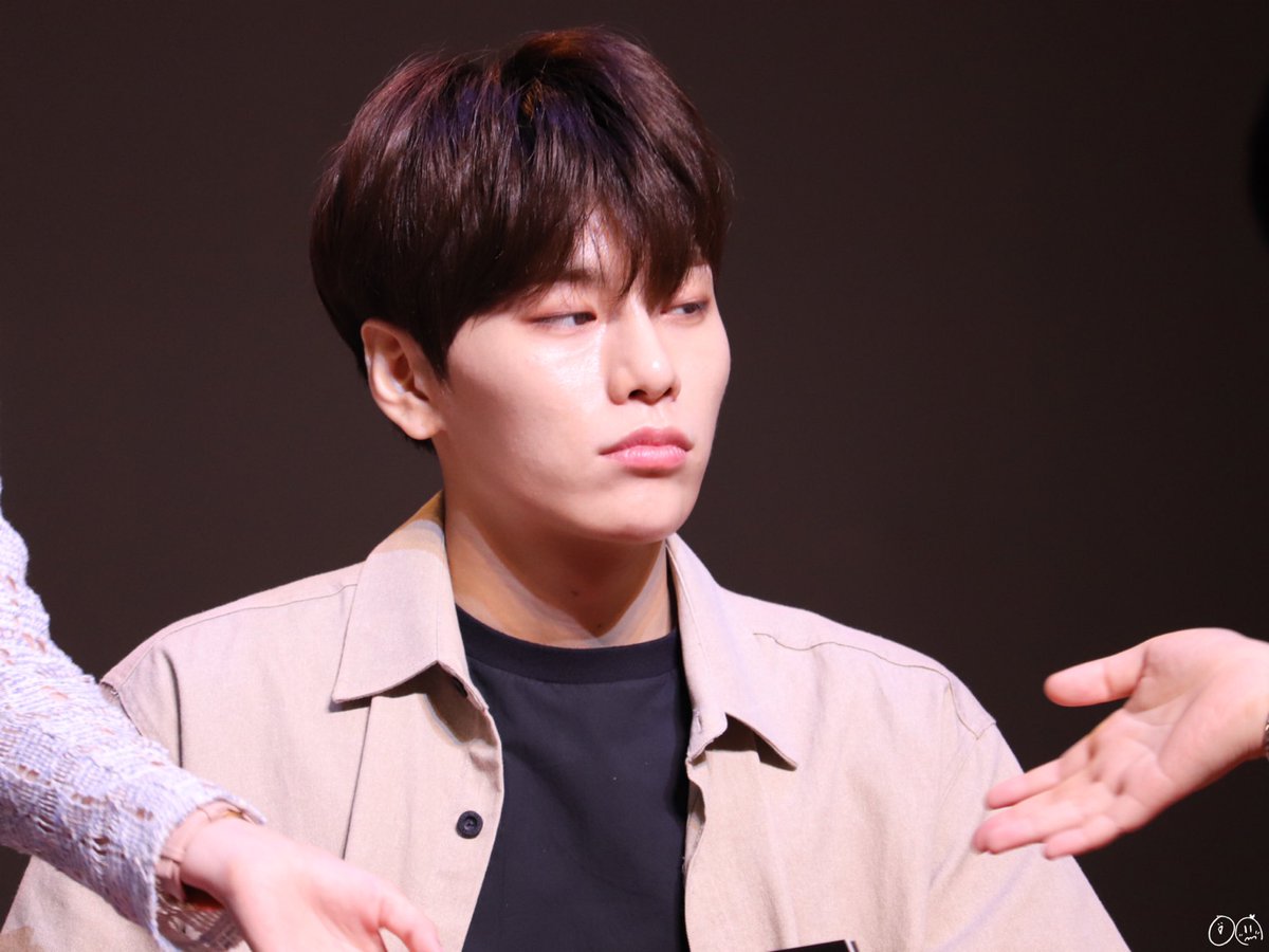 Angel_Kenta110's tweet photo. 190825 노량진 CTS 팬싸인회 JBJ95 SPARK

표정...ㅋㅋㅋ

#켄타 #상균 #타카다켄타 #김상균 #ケンタ #サンギュン https://t.co/yEdF4ccZo9