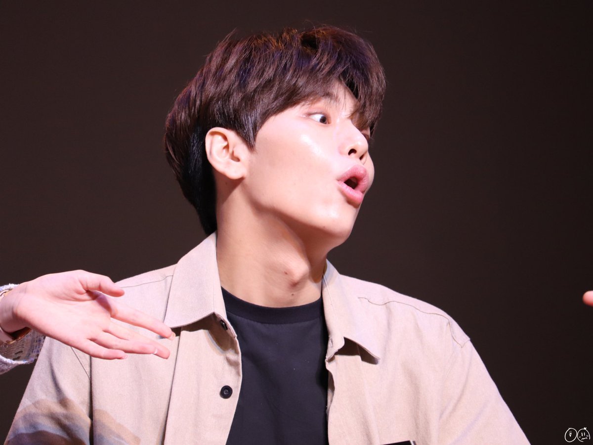 Angel_Kenta110's tweet photo. 190825 노량진 CTS 팬싸인회 JBJ95 SPARK

표정...ㅋㅋㅋ

#켄타 #상균 #타카다켄타 #김상균 #ケンタ #サンギュン https://t.co/yEdF4ccZo9