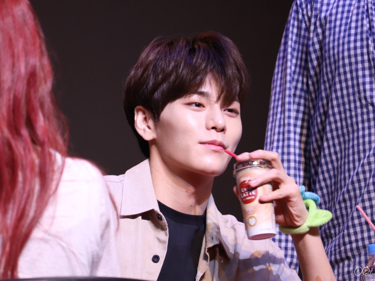 Angel_Kenta110's tweet photo. 190825 노량진 CTS 팬싸인회 JBJ95 SPARK

#켄타 #상균 #타카다켄타 #김상균 #ケンタ #サンギュン https://t.co/YqkDC65kuO