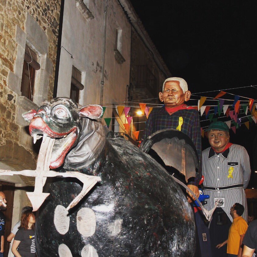 FMCorsa's tweet photo. ‼️GEGANTS I DRACS‼️

A la novetat de la Festa Major d’enguany, el “Seguici de Festa Major”, també hi van participar els @DracsLaBisbal i els @gegantscorca.
_
#Corçà #Corça #estemdefesta #FestaMajor #FMCorçà #Empordà https://t.co/r1Hihiifdj
