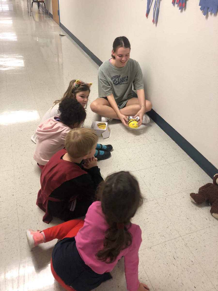 yogakarmasa's tweet photo. My mini teachers are such a tremendous asset to their Kinder students. #lifelonglearners #ahhs #howardECC #employlifeskills #ahisd #joblove #growthmindset https://t.co/9i52dFJbqW