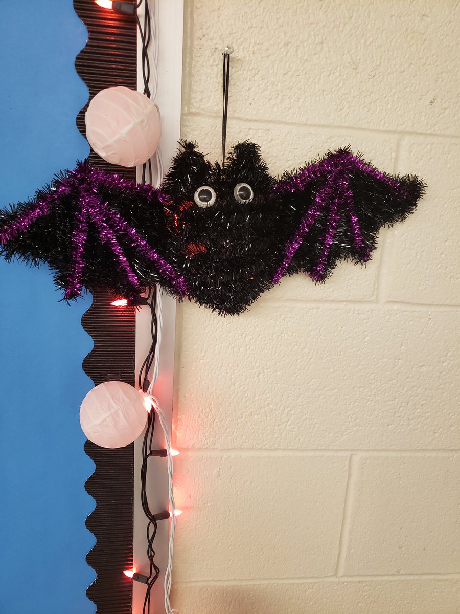 Mrs_Condon1's tweet photo. Batty makes a visit to Ms. Stratton and Mrs. Frankenfield's class. The students look for Batty every morning when they arrive and hope to find a note to them. #creatingpositiveculture @Pburg_PPSLeader @PSD_AsstSuper @MrsNoelPburg https://t.co/sAn6NBB8p3