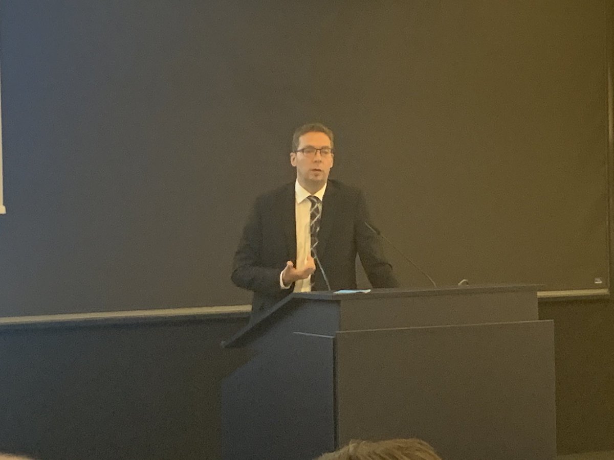 VisceralChuv's tweet photo. #CesarRoux 2019: Dr. Déglise, chirurgien vasculaire au @CHUVLausanne. Présente les possibilités de revascularisation en cas d’ischémie mésentérique. Plusieurs questions et dilemmes. Excellente revue! #VascularHealth @AngiologieCHUV @ProfDemartines @VisceralChuv https://t.co/NVIJbPQV3l