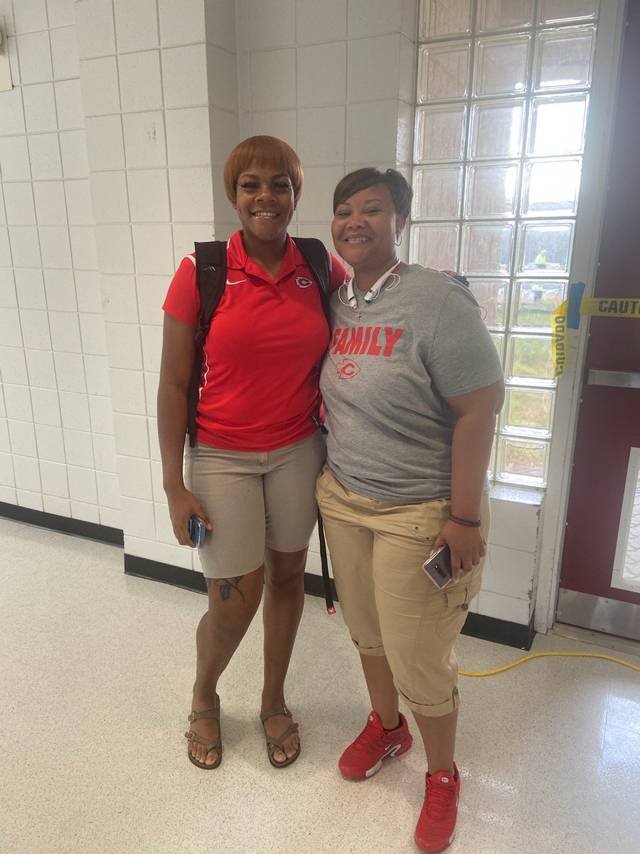 LadyArrowsBball's tweet photo. Homecoming week: Today's Theme Dress like your favorite teacher
#Madelynn #coachfairley https://t.co/ypdEqLiAgE