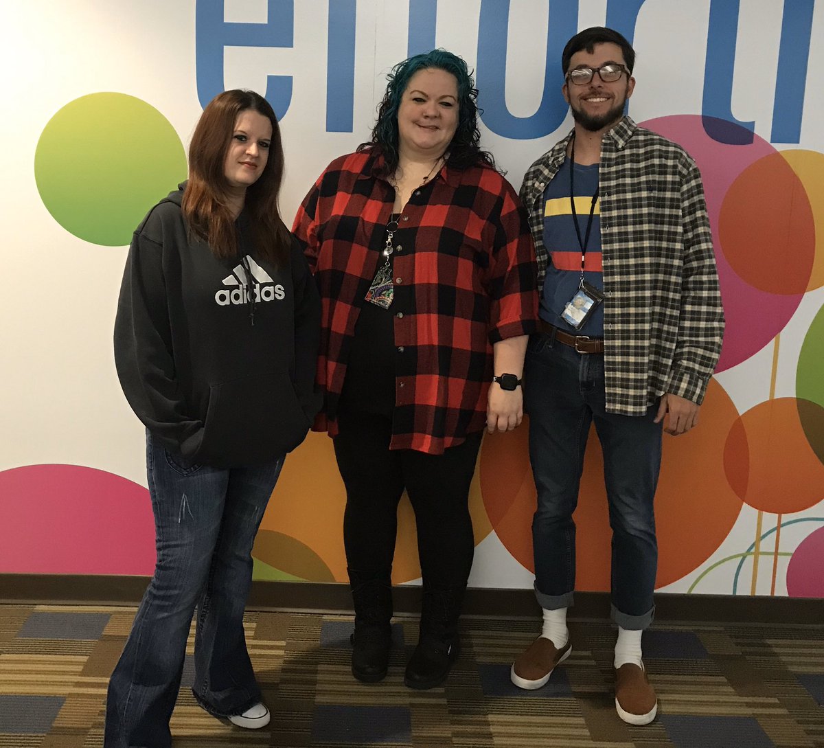 StacieAS29's tweet photo. @teejayraygun2 Troy, Amanda, and I dressed up for #DecadesCostumeDayContest here at @EvansvilleMss #ThatEVVLife @seanclarke333 @solomon_darla #90s https://t.co/70p5H6dtRK