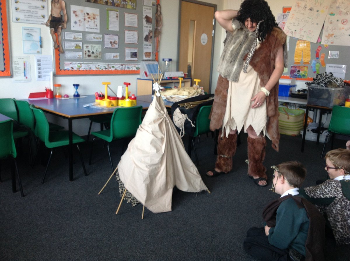 TGPS_NorthLincs's tweet photo. Year 3 enjoyed their stoneage workshop, which kick started our Stone age to Iron age topic. We explored artefacts, travelled through time and built our own shelters. #TGPShistory #TGPSengaginglearners https://t.co/WbMti3lLaT