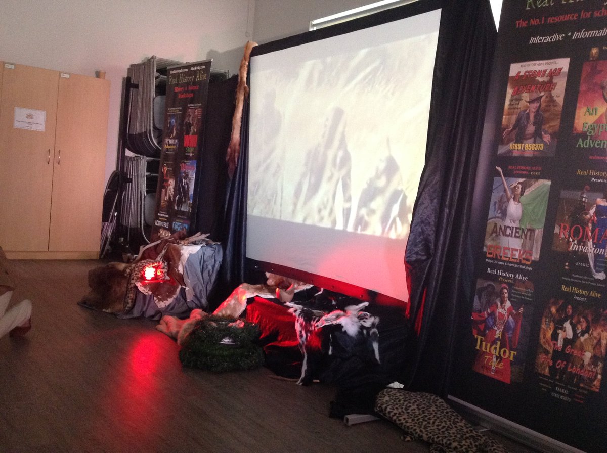 TGPS_NorthLincs's tweet photo. Year 3 enjoyed their stoneage workshop, which kick started our Stone age to Iron age topic. We explored artefacts, travelled through time and built our own shelters. #TGPShistory #TGPSengaginglearners https://t.co/WbMti3lLaT