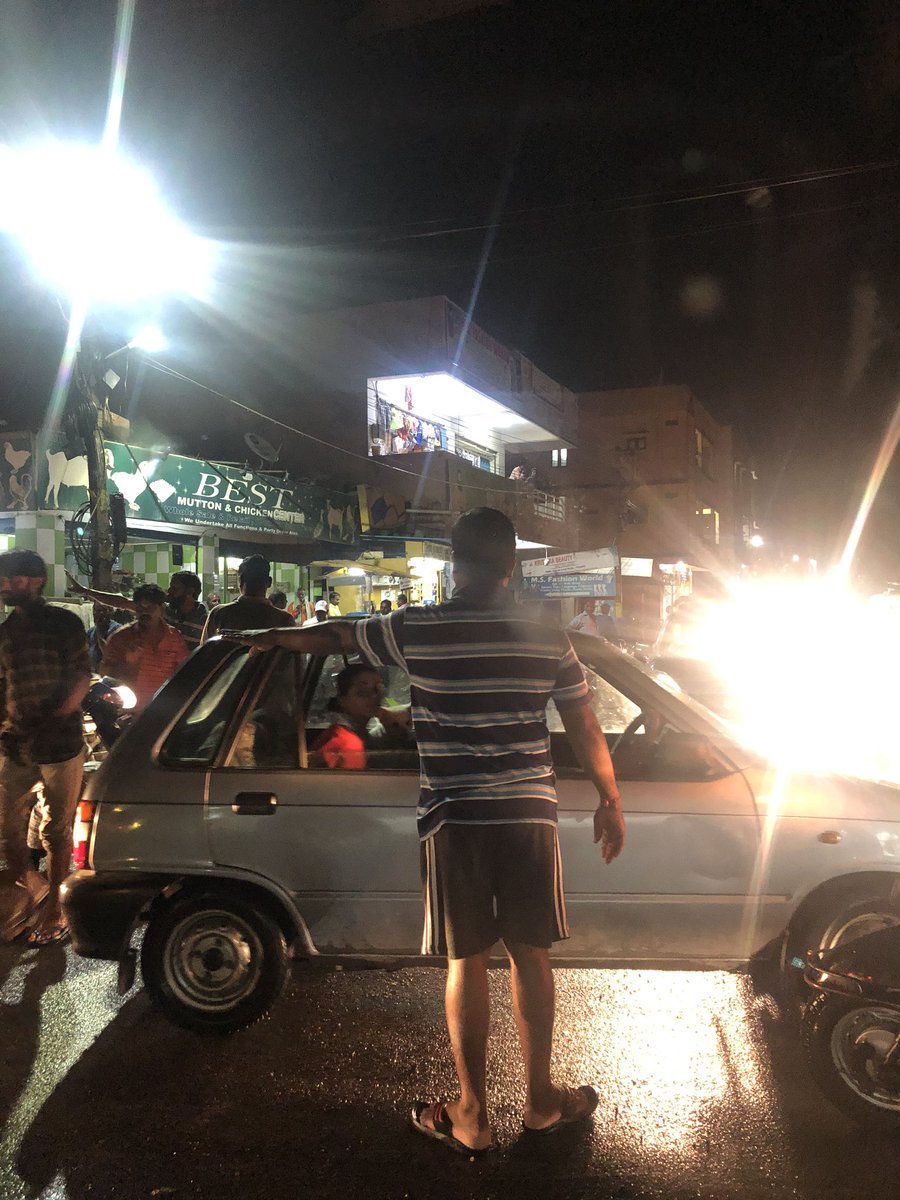 sayesekhar's tweet image. #DailyFeature #SystemCollapse #InsiufficientTrafficOfficers #RainsWreakHavoc All Saints Roads and Military Dairy Farm Road Chockablock bumper to bumper traffic. No civic sense.  Waterlogged roads. @CPHydCity @CommissionrGHMC Good Samaritans manning the traffic. No cops.