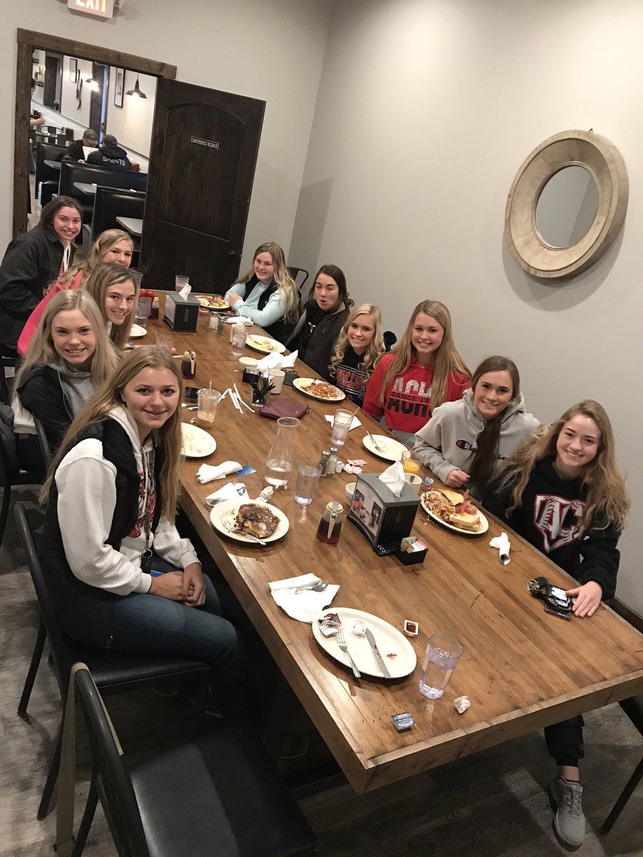 CoachCase7's tweet photo. Team breakfast ❤️ https://t.co/GkINQRbZjs