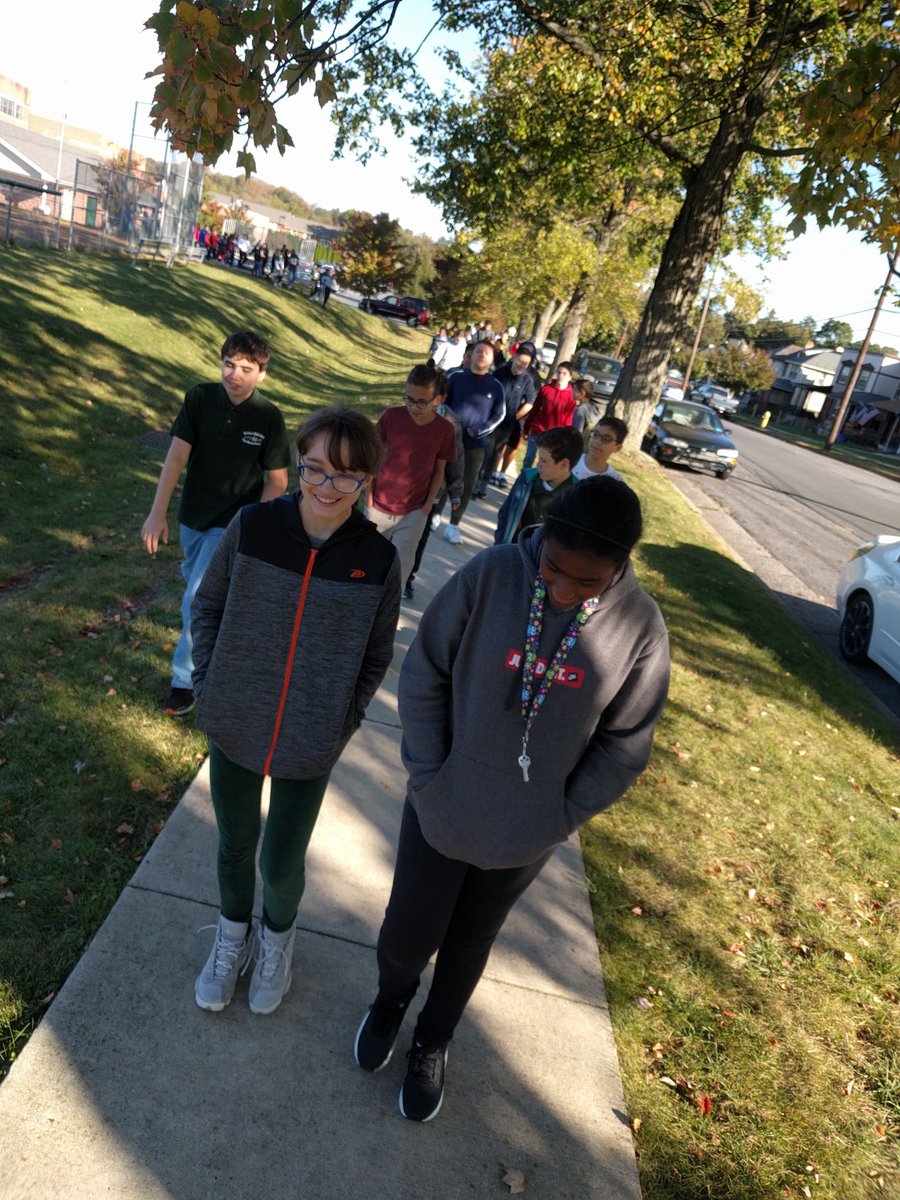 MissVanderstel's tweet photo. We made our way over to the #HooverMasonTrestle for our #ExploringOurDiverseWorld #BethlehemProject @NETeamExplorers @BASDnortheast @NEMScommunity https://t.co/qYLHFksfsG