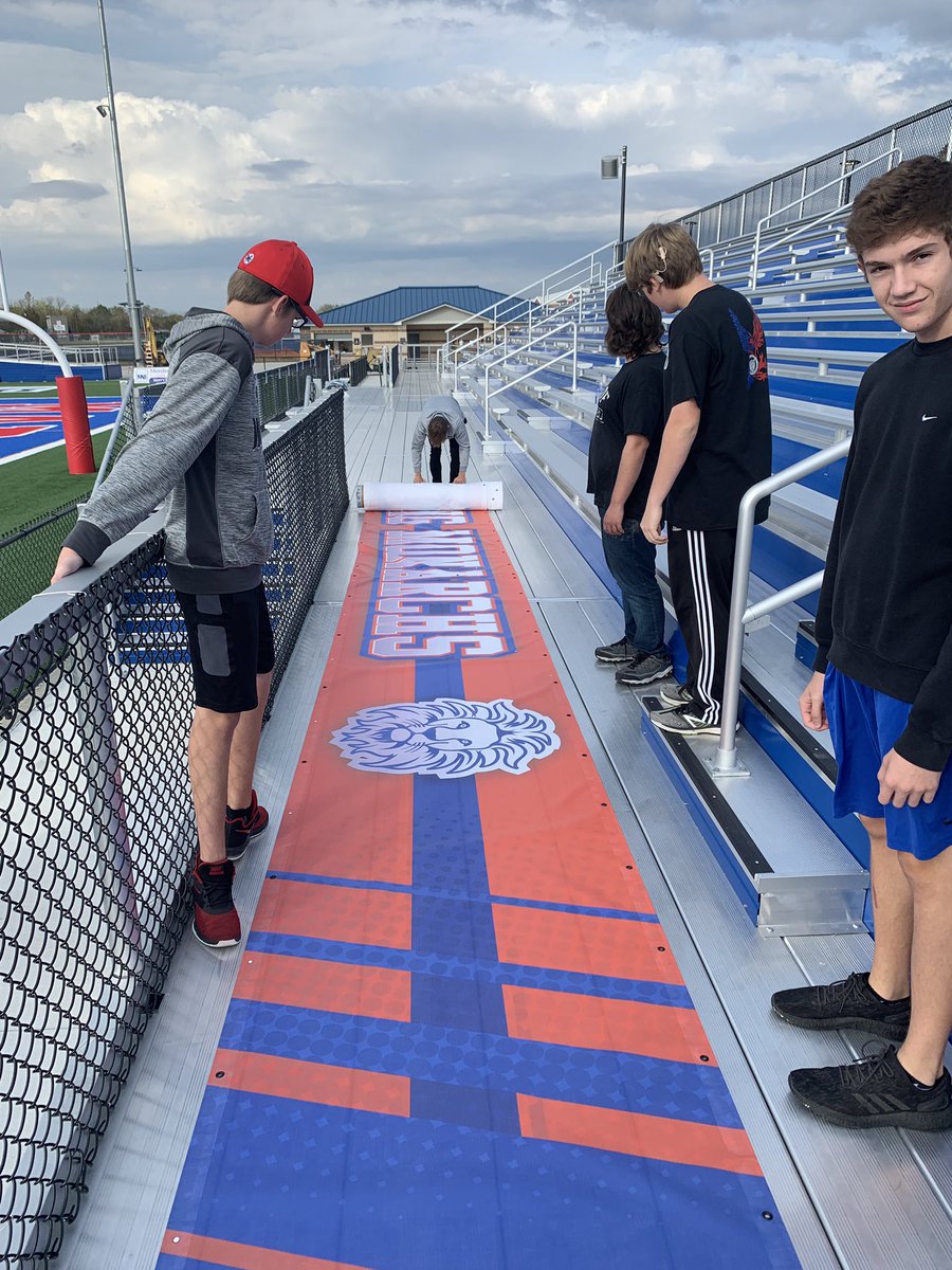 FabLabMECHS's tweet photo. ECHS students working with the vinyl printer, for the stadium project! @KenChaffin @MsRobSTEM @JonLanghals @DianeMankins #THEPIT2019 https://t.co/IAIwxhWS46