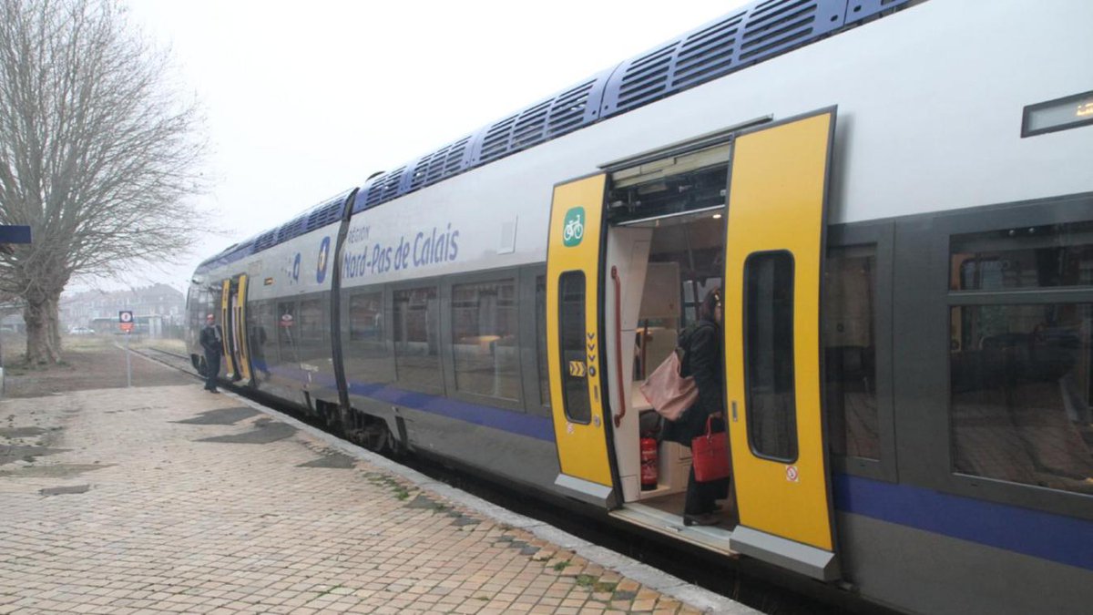 Vdn Lens On Twitter Des Voyageurs Excedes Par Les Trains Bondes De La Ligne Ter Lens Lille Https T Co Iiojfufv1y