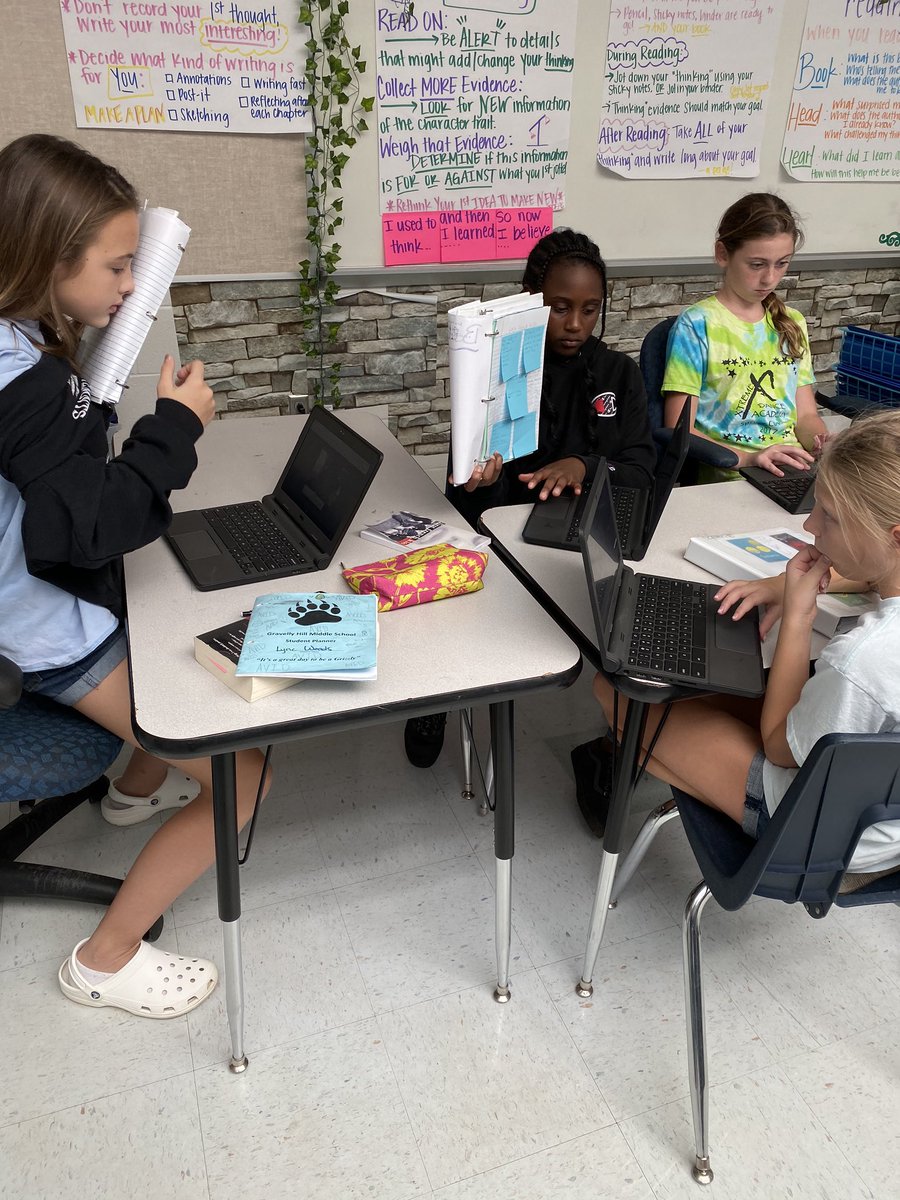 GHMSparker's tweet image. Friday Stations! Silent reading, Blogging and binder work!