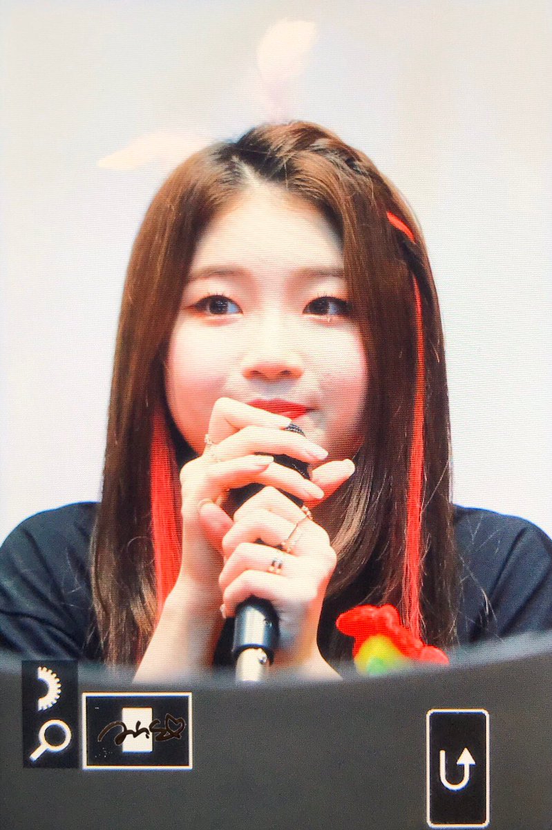 Saturday_MINSEO's tweet photo. 191011 팬사인회 

너무 귀엽다, 

#세러데이 #SATURDAY #3rdSingleAlbum #BByong #뿅
 #세러데이뿅
#박민서 #민서 #MINSEO #ミンソ

@saturday718 https://t.co/mIn7hy4NWU