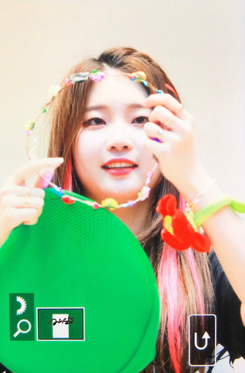 Saturday_MINSEO's tweet photo. 191011 팬사인회 

너무 귀엽다, 

#세러데이 #SATURDAY #3rdSingleAlbum #BByong #뿅
 #세러데이뿅
#박민서 #민서 #MINSEO #ミンソ

@saturday718 https://t.co/mIn7hy4NWU
