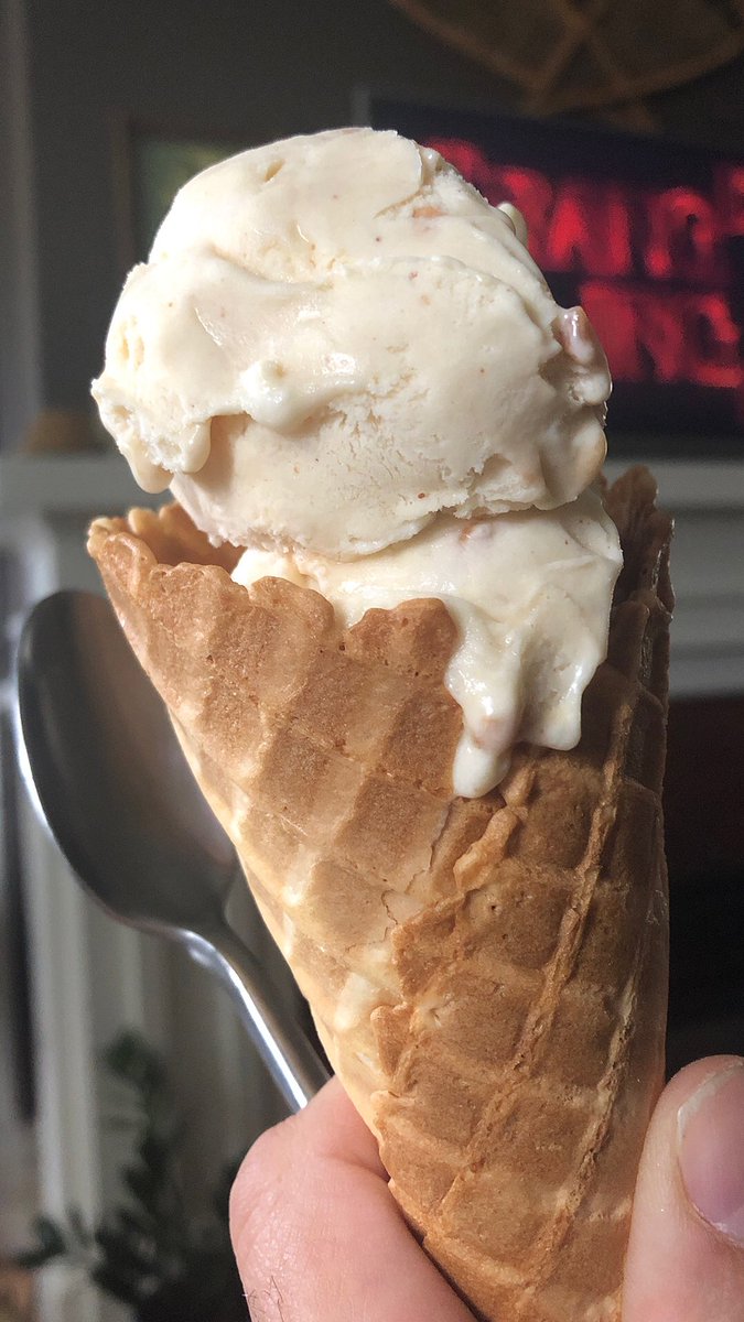 biggayicecream's tweet image. We're giving away pints of our #Fluffernutter ice cream via Instagram. Get yourself over there and register to win win WIN! Stranger Things have happened! 😜 instagram.com/p/B3Sy1zrhx4C/…