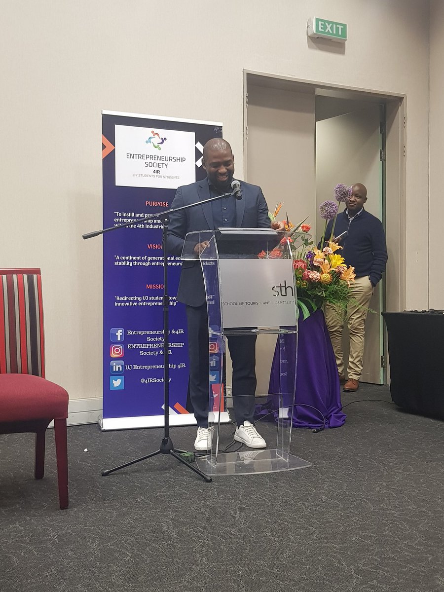 gigs_ronz's tweet photo. @ButiManamela at #UJMindShift4IR
delivering speech to encourage the youth of today to start thinking about solutions and building their own business. https://t.co/ntsXwUsaQA