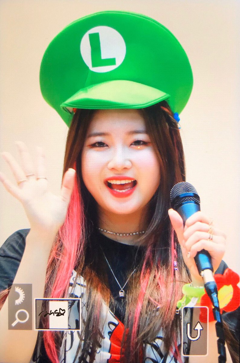 Saturday_MINSEO's tweet photo. 191011 팬사인회 
 
루이지 민서

#세러데이 #SATURDAY #3rdSingleAlbum #BByong #뿅
 #세러데이뿅
#박민서 #민서 #MINSEO #ミンソ

@saturday718 https://t.co/eB9fFtPShk