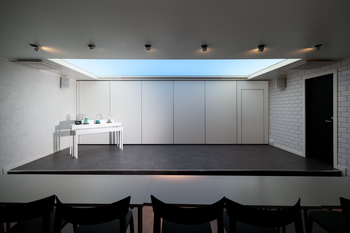 wellteklondon's tweet photo. Natural Light is linked to #wellbeing as it regulates our #circadiancycle and alertness. @LightCognitive managed to bring light into a basement office at l' #Oreal Academy - https://t.co/TQThd56uqT https://t.co/Jqtr0bCcFd