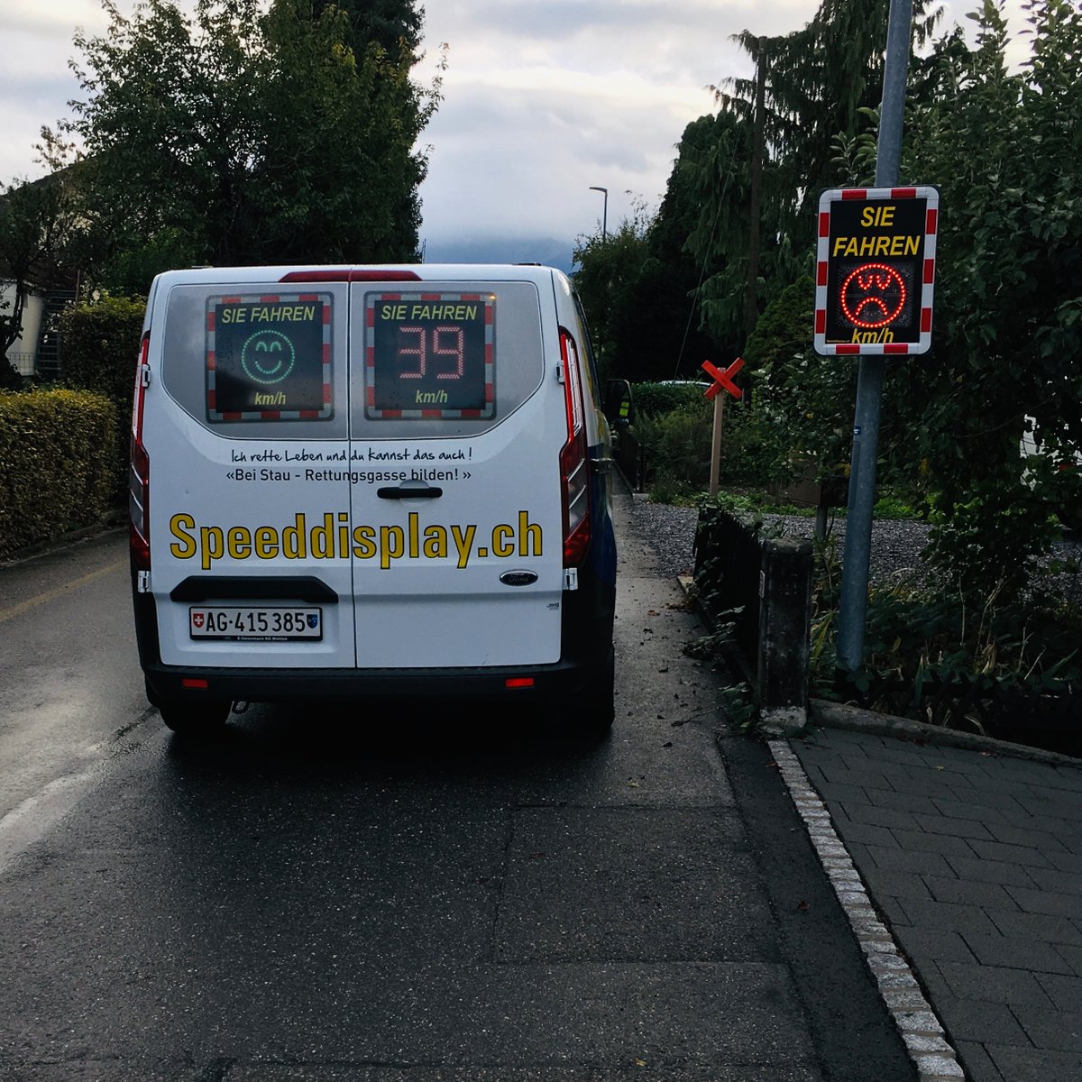 LabtecSafety's tweet photo. Eine Tempoanzeige mit Smiley für eine Berner Gemeinde. https://t.co/IWYigKNWRT