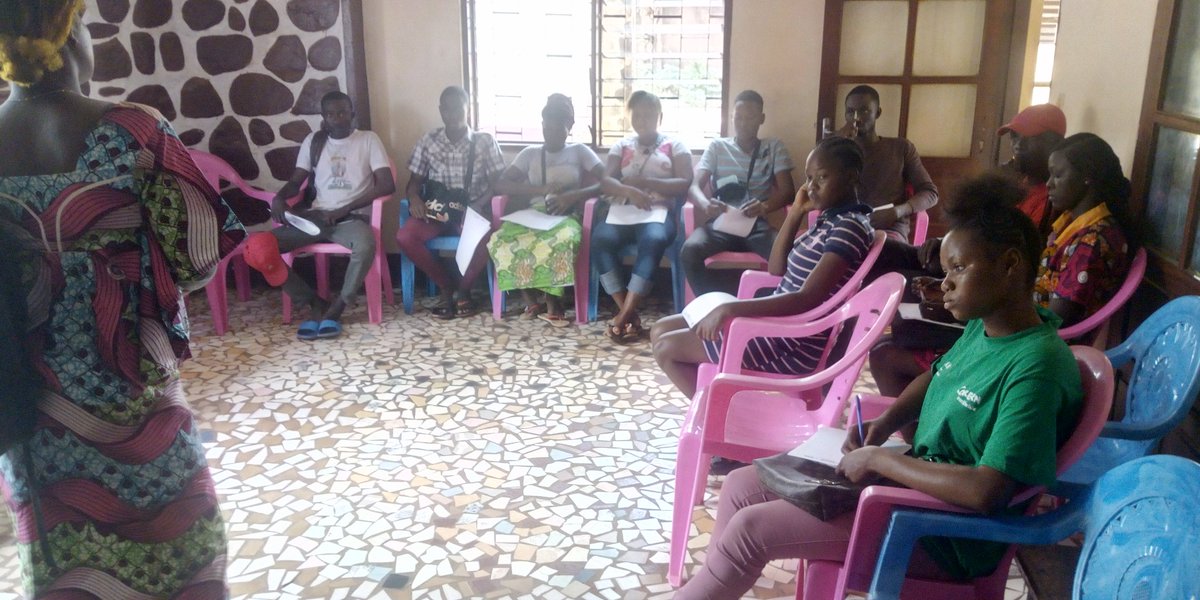 SostheneNguelem's tweet photo. Les pairs #educateurs du programme @Jeune_S3 en pleine séance de causerie #educative sur l'importance de la fréquentation des  #jeunes dans les centres de #santé et faire le dépistage afin de connaître leurs statuts sérologiques.@IPPFAR @OuamireKette @Samafouneil2 @CordaidRCA https://t.co/bk4wNmBA5c