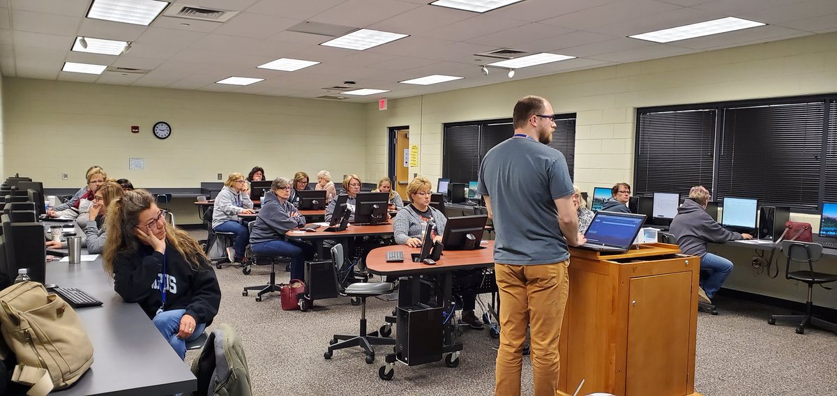Administrative Assistants learning more about Google thanks to Mark Kane! #usd261derful #techtalk261 <a href="/USD261/">USD 261 Haysville</a>