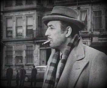 Bence en kötüsü de bir şeylerin artık elinden değil de içinden gelmemesi.
Heves yok, inancın kalmamış, zorlayamıyorsun...

Sadri Alışık