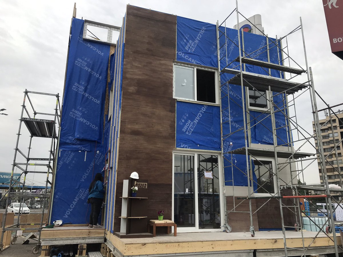 usach's tweet photo. En el concurso #ConstruyeSolar, el equipo de Casa Tecno @usach está trabajando en una vivienda sustentable de 55 mt2, que incluye 2 piezas, una sala de estar, cocina, living comedor y un baño accesible. https://t.co/V0d8MfIh1U