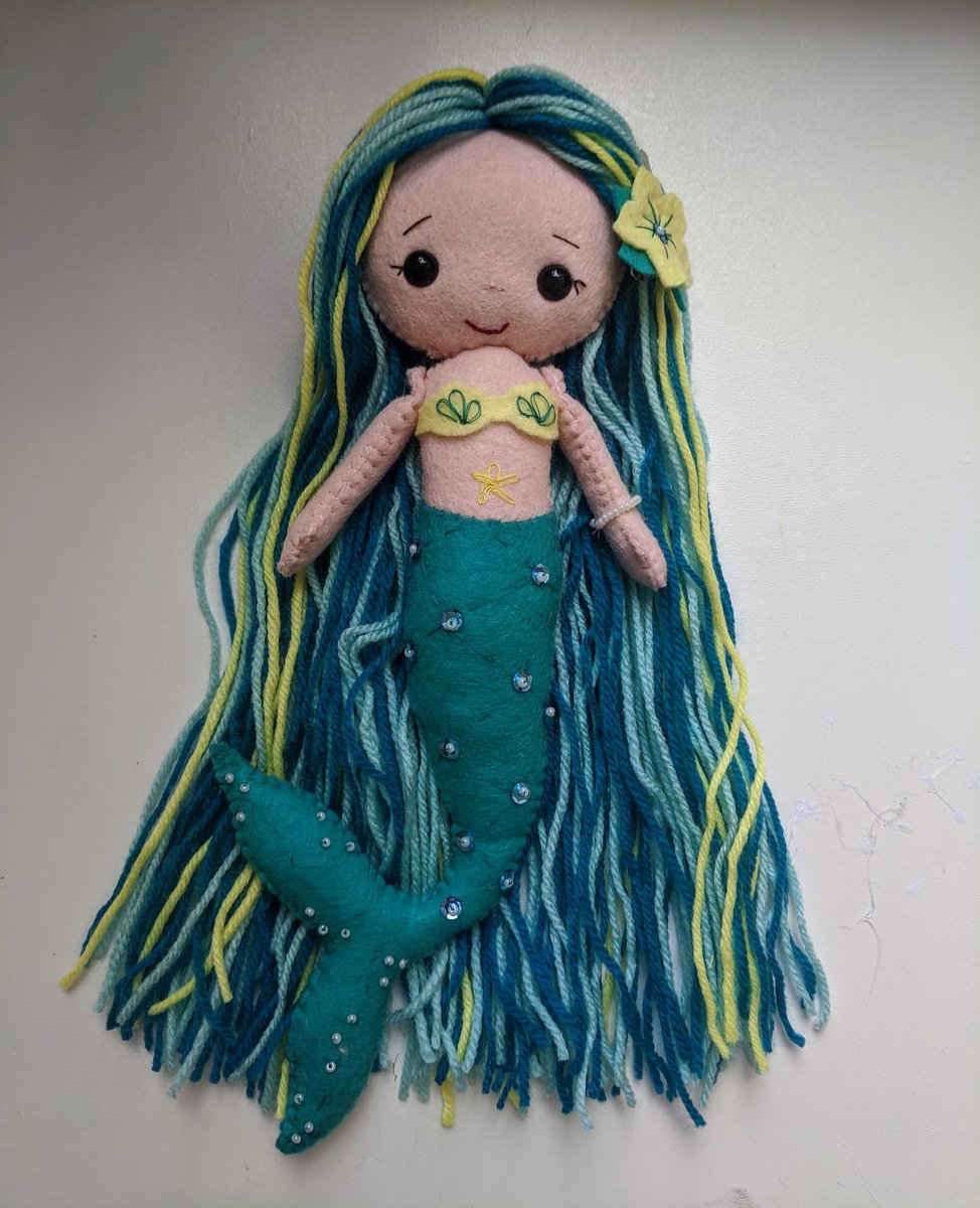 LucyArkell7's tweet photo. I also make #gingermelon felt dolls. This is my mermaid Isla. https://t.co/MzBdP9SDDq
#mermaid #etsy #feltdoll #sewing #handmadedolls https://t.co/MuLkaMC1HY