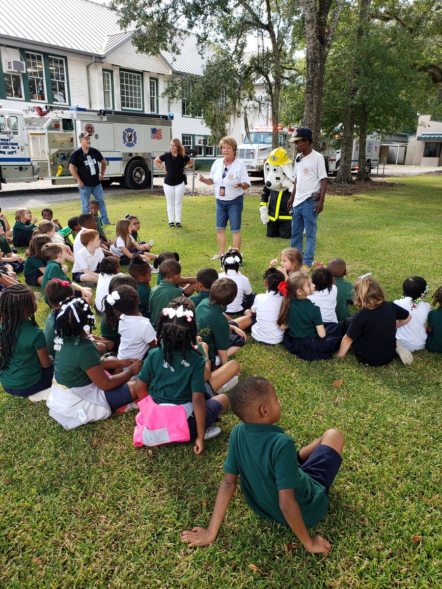 LacestC's tweet photo. Gibson Fire Department visited Gibson yesterday to celebrate Fire Safety Week! Sparky was there to teach the kids some fire safety tips. #SmoothSailing #IT'SAGIBSONTHING #TPSDPride https://t.co/DPxUzDgKpj