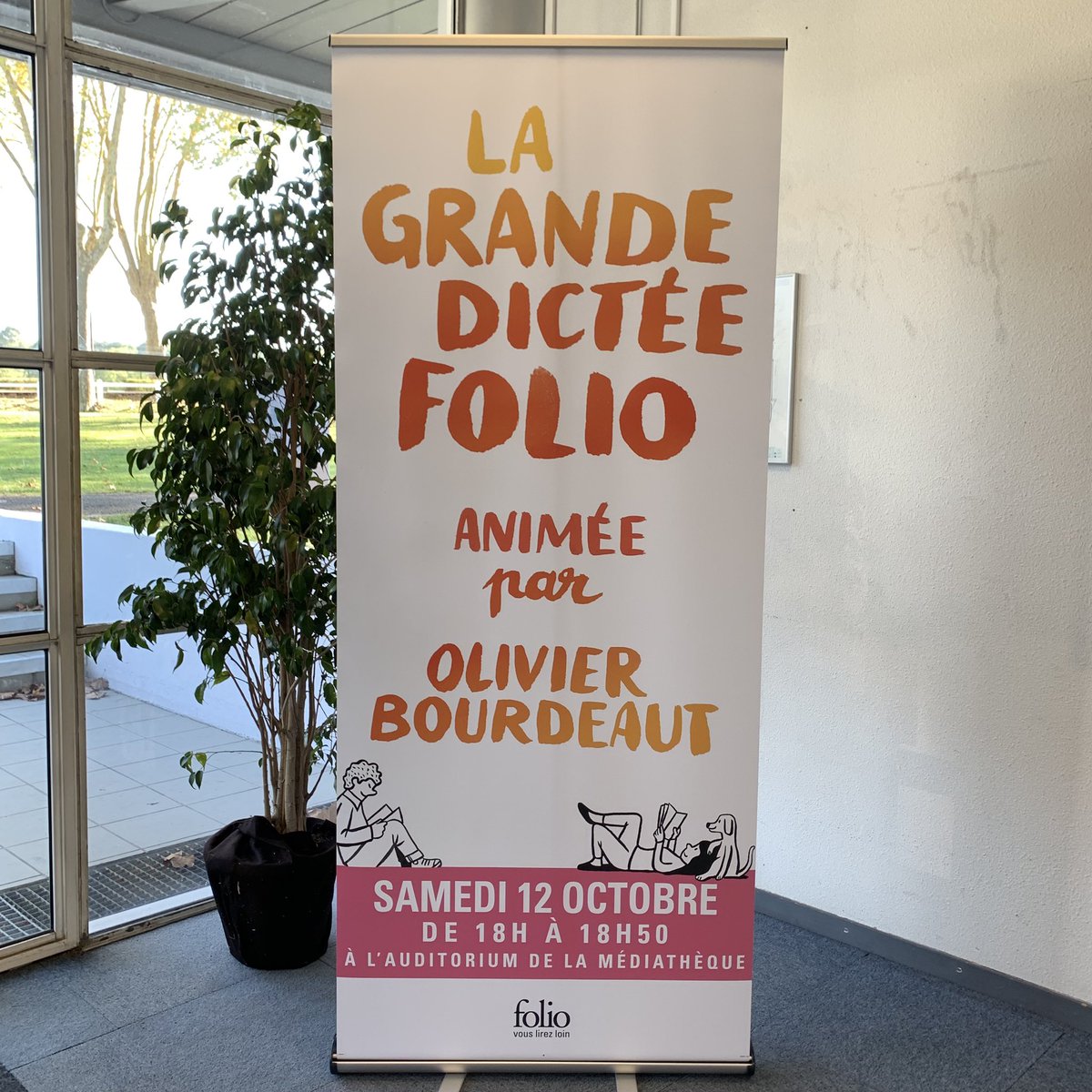 ActuaLitte's tweet photo. 🎊✍️attention demain c’est #dictée ! 
@Folio_livres organise La grande dictée ce 12 octobre à 18h 📅
Rendez-vous à @LireenPoche pour y participer en direct 📝 ou sur la page Facebook de @ActuaLitte en #live 
#orthographe #olivierbourdeaut #grandedictee #gradignan #lireenpoche https://t.co/G6kFihgqVS