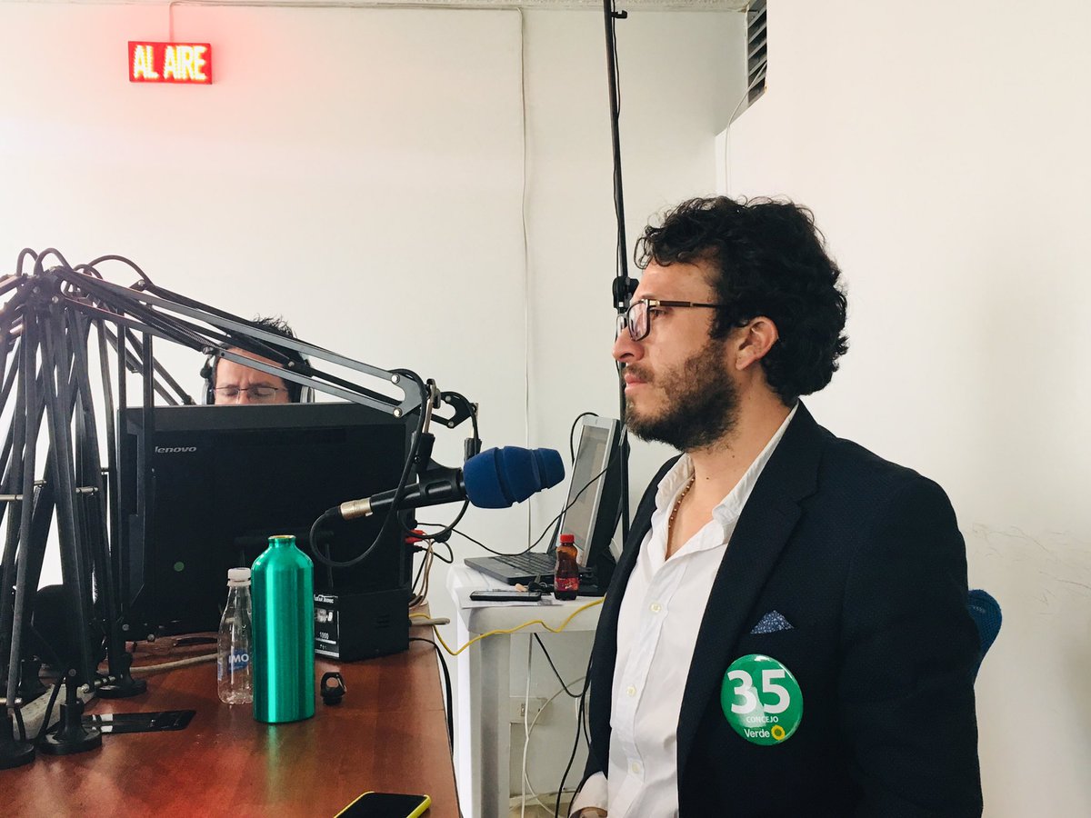 alejoriveraca's tweet photo. Los bancos y las inmobiliarias vienen ordenando y organizando a Bogotá, necesitamos concejales y alcaldes que gobiernen para el ciudadano.
@humanaradio_ #DebateHumano #YoEscuchoABogotá https://t.co/okVqISgwd8