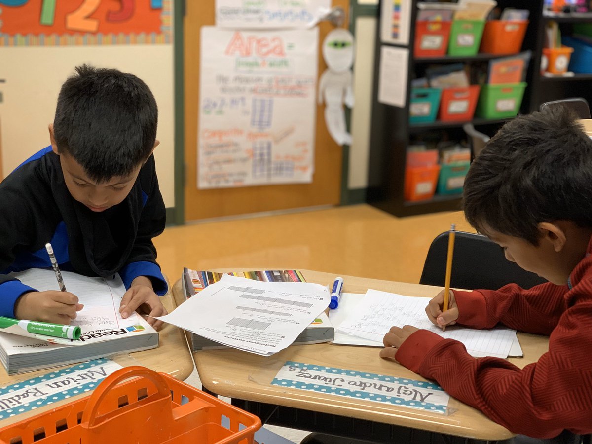 LaLovelyMaestra's tweet photo. Taking our knowledge on the #ElementsOfDrama🎭 and creating our own scripts. My future playwrights are excited to perform! #CastillosClassyClass🎒 https://t.co/Twb0CXrd2d