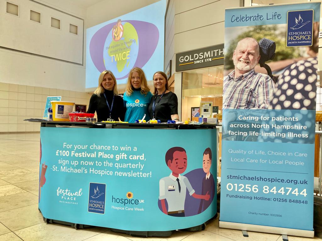 SuzaStevenson's tweet photo. Lovely to meet some of the team from @smhbasingstoke today and enjoy a turn on their stand at Festival Place shopping centre during Hospice Care Week. Such passionate &amp; committed staff who go above and beyond to support hospice care in so many different ways #WhatitTakes https://t.co/4OUD1oNDQn