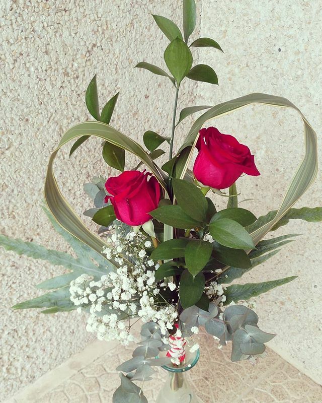 petalslatorre's tweet photo. Qualsevol moment és ideal per sorprendre a qui estimes. 💞

Vols regalar Dues 🌹🌹#rosesvermelles arreglades amb carinyo ?
👉 Vine 🏃o Truca 📱a  #floristeriapetalstorredembarra
i te les preparem 😜

#regalarflors #regalarflores
#regalarroses #regalarrosas #ramderoses #ramosder… https://t.co/RAMHvowdWk
