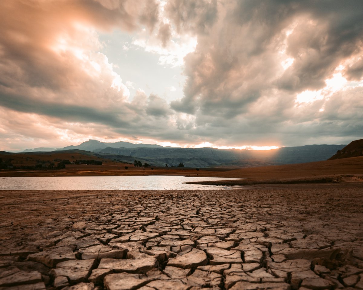 Im Süden von #Portugal sind wegen der Dürre schon Dorfbrunnen ausgetrocknet. Tankwagen liefern in gut 30 #Algarve-Orten das Trinkwasser, Stauseen leeren sich: algarve-entdecker.com/2019/10/wasser… <a href="/schaafard/">Stefan Schaaf</a> <a href="/ONeuroth/">Oliver Neuroth</a> <a href="/MDugge/">Marc Dugge</a> <a href="/tagesschau/">tagesschau</a> <a href="/ZDFheute/">ZDFheute</a> <a href="/dpa/">dpa</a> @SPIEGELONLINE <a href="/focusonline/">FOCUS online</a> <a href="/sternde/">stern</a>