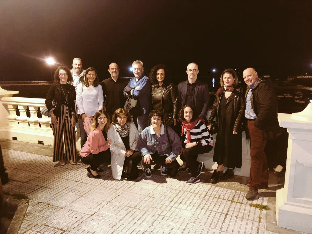 OncoRCompostela's tweet photo. Hoy hemos tenido el placer de disfrutar del @drjavierserrano y su curso de comunicación científica. Nunca defrauda!! @medizink #medizink https://t.co/LbOx3zvDRI