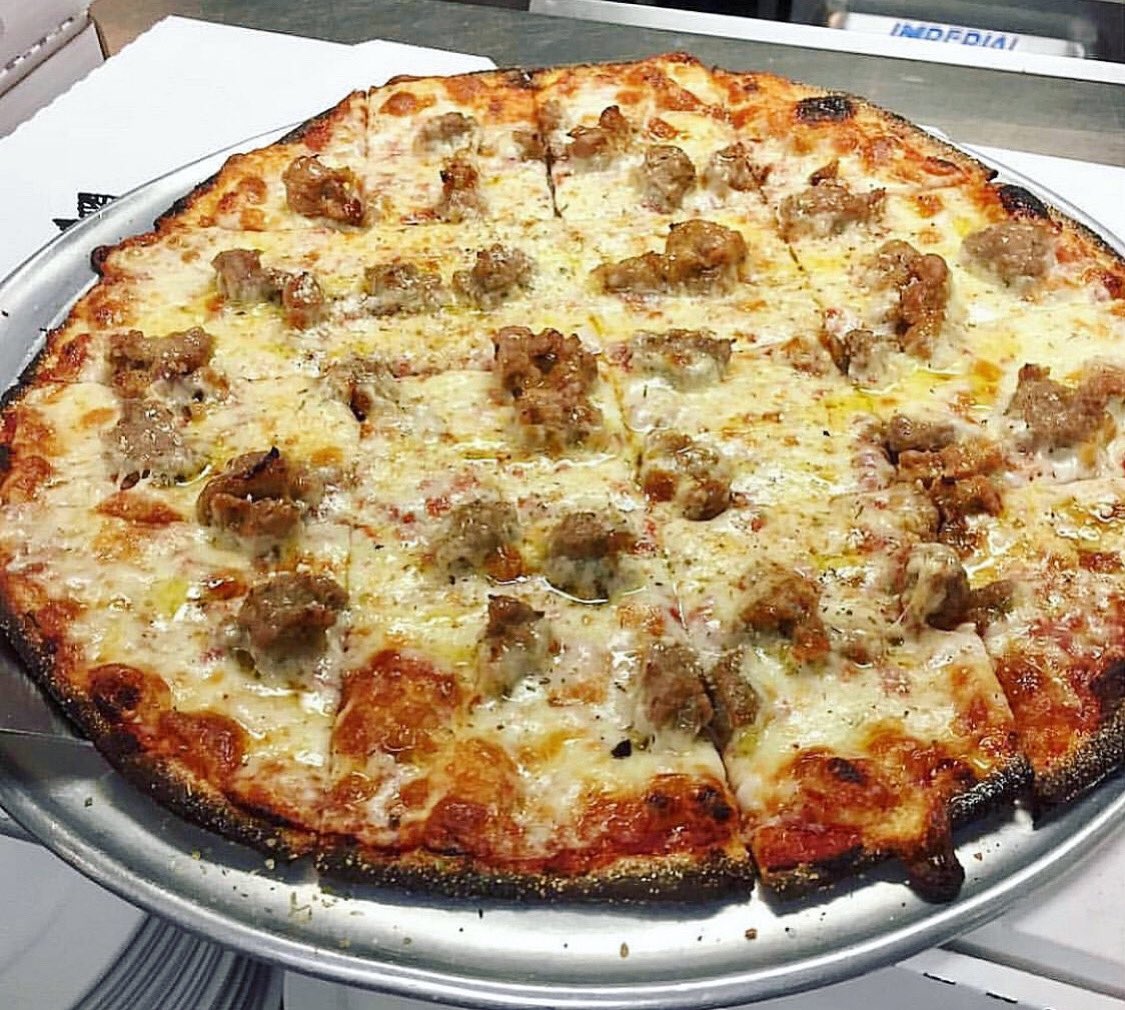 PizzaRockLV's tweet photo. Sam Giancana topped with Italian Sausage & Calabrese Sausage. The perfect pie to enjoy on #nationalsausagepizzaday! 😋🍕
#NationalPizzaMonth #ChicagoCrackerThin #SausagePizza #Sausage https://t.co/e9THNbc8j7