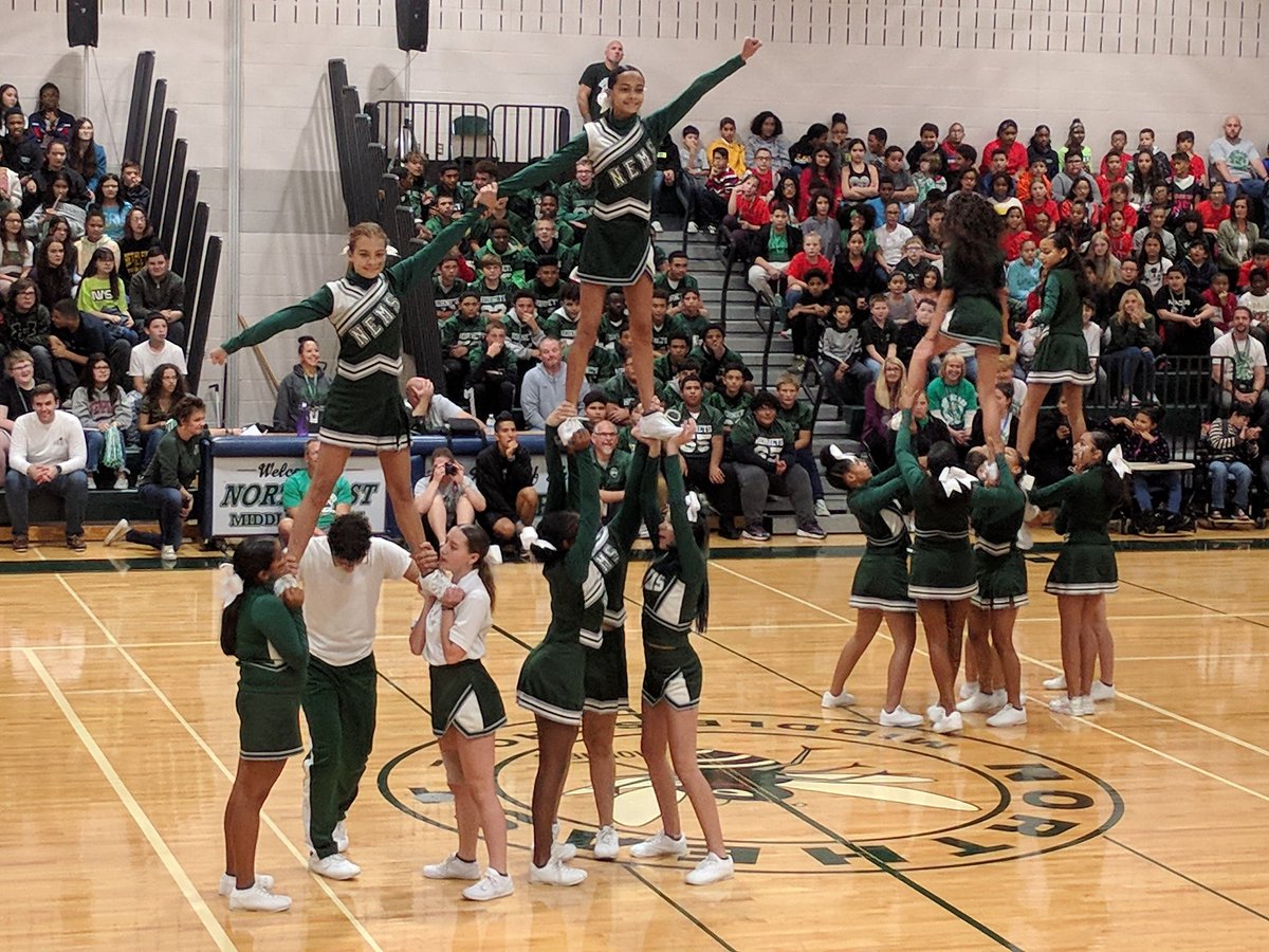 MissVanderstel's tweet photo. What a marvelous #NortheastPROUD ending to the week - with our @athletics_ne Fall #PepRally #GoHornets @BASDnortheast @jkorcienski https://t.co/Hv6nYuREyh