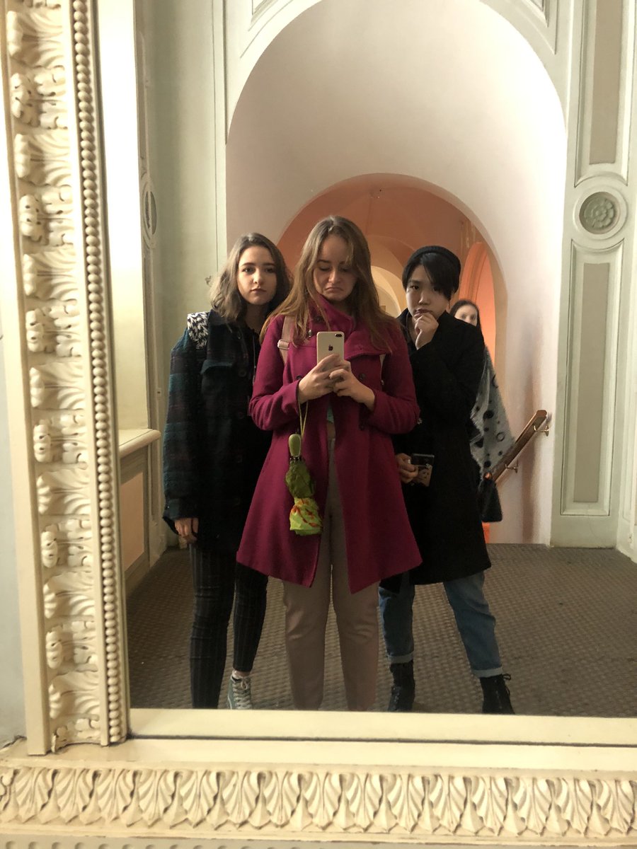 irinochka2601's tweet photo. Стоим грустим https://t.co/U48YeTLXJM