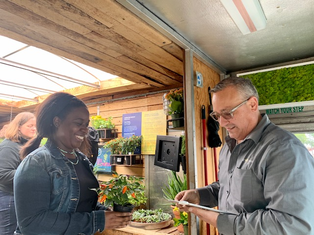 MetroFamChicago's tweet photo. #GetGrowingFoundation is planting seeds in our #Calumet community: #PlantTruckChicago returned to our "Miracle on 103rd Street" today! https://t.co/K2N8MxiZBp