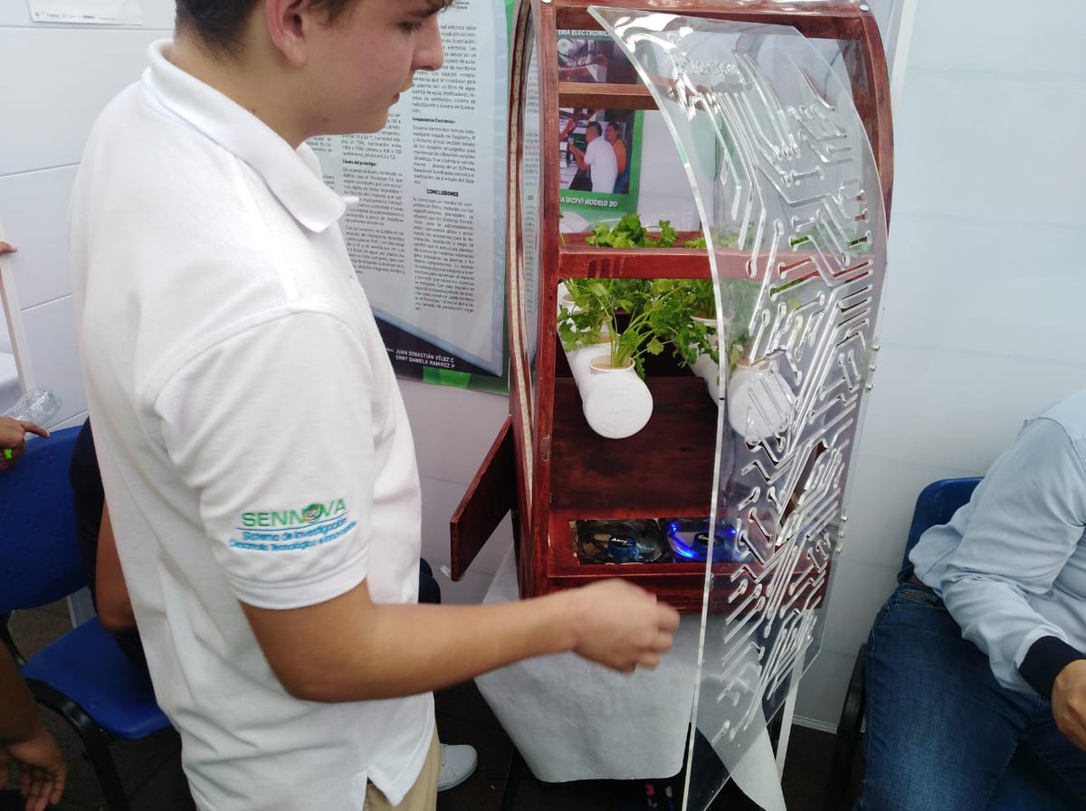 n012344's tweet photo. Sistema automatizado de producción vegetal #Zfarming un de los 7 proyecto en @RedCOLSI @SubPalmiraSENA @aenarvaez 👏👏 https://t.co/tkCglmsLcg