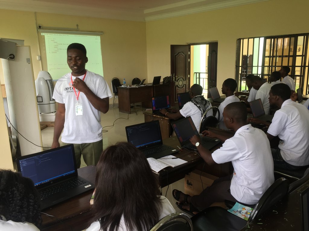 SIR_DAVEMATICS's tweet image. Doing what I enjoying doing
#TeachingCoding
#NPowerTech