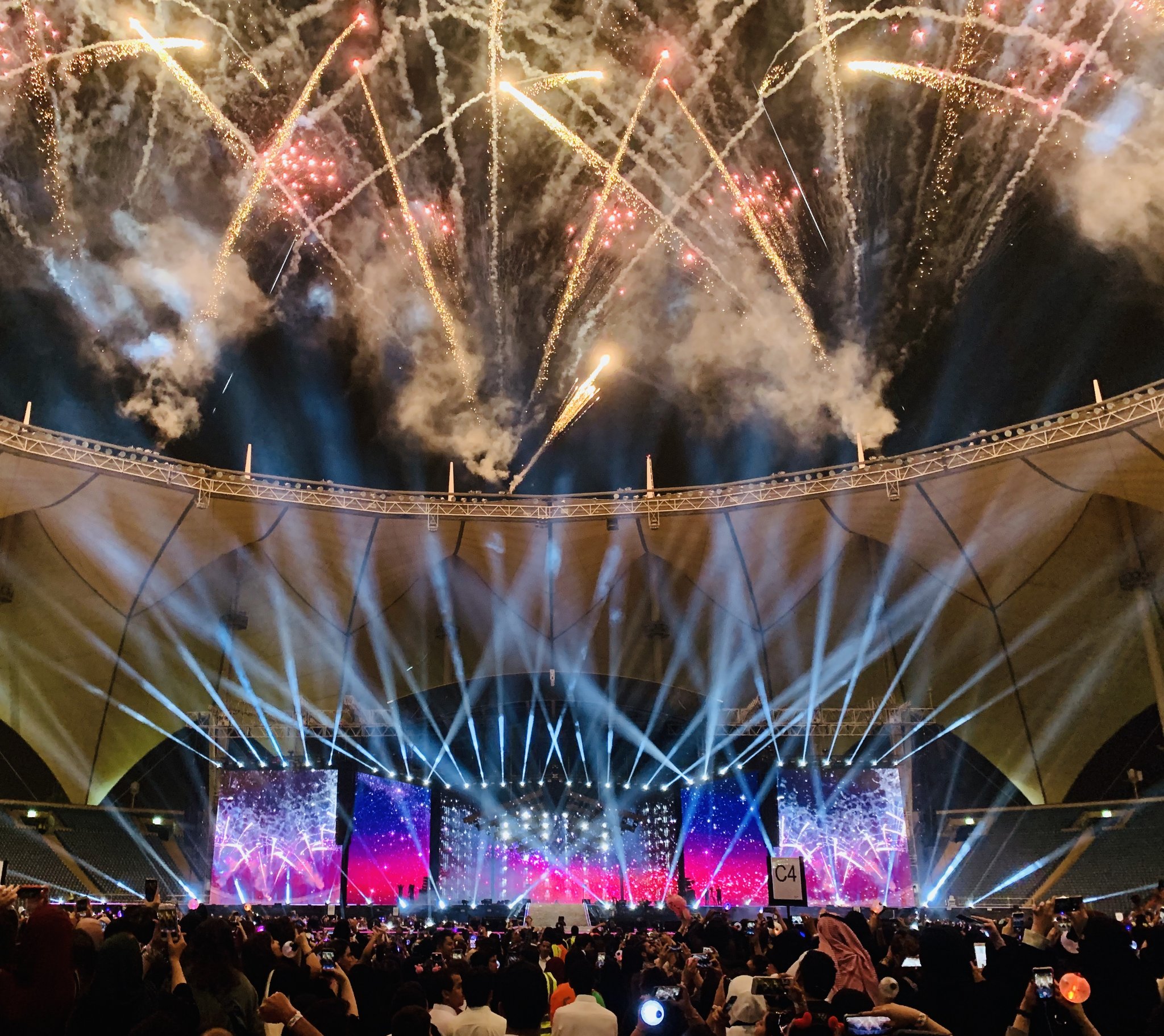 BTS Konser di King Fahd International Stadium Riyadh Arab Saudi (c) Big Hit Entertainment