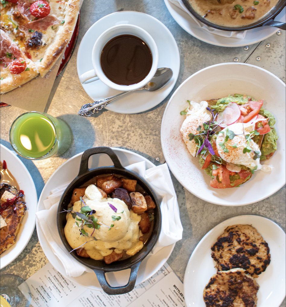 Start the Carbo-Loading early and head over for BRUNCH. 🏃🏽‍♀️🍳🏃🏻 #FromScratch #ChiMarathon #ChicagoMarathon #Marathon #Brunch #CarbLoading #EEEEEATS